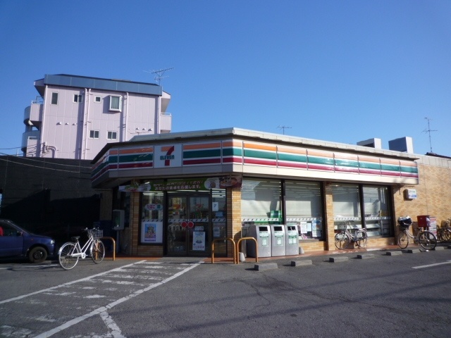 Convenience store. Seven-Eleven Ryugasaki Wakashiba store up (convenience store) 590m