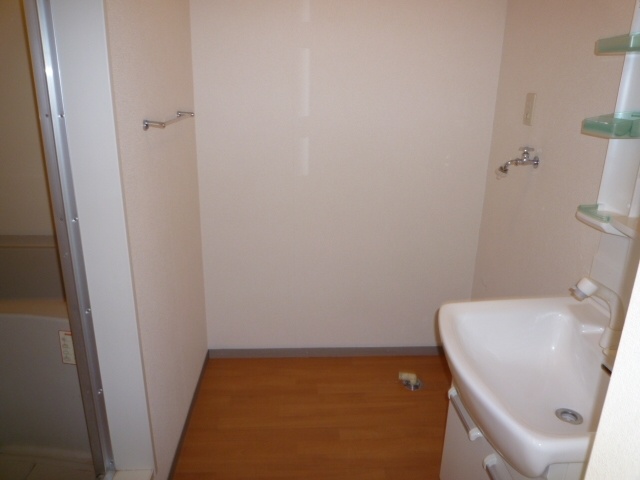 Washroom. Indoor laundry Area