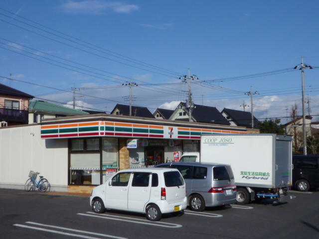 Convenience store. Seven-Eleven Ryugasaki Nagayama 6-chome up (convenience store) 411m