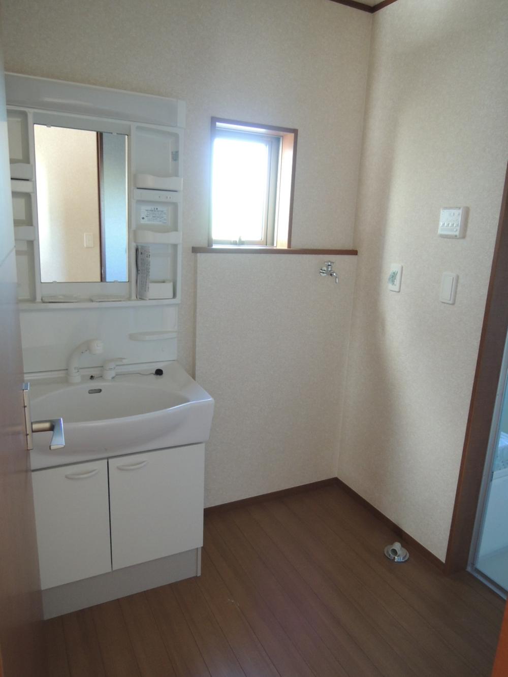 Wash basin, toilet. (November 21, 2013) Shooting