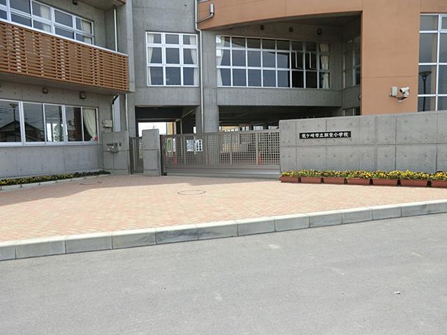 Primary school. Ryugasaki Municipal Nareshiba to elementary school 900m