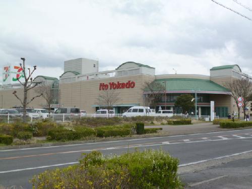 Supermarket. 1000m to Ito-Yokado (super)