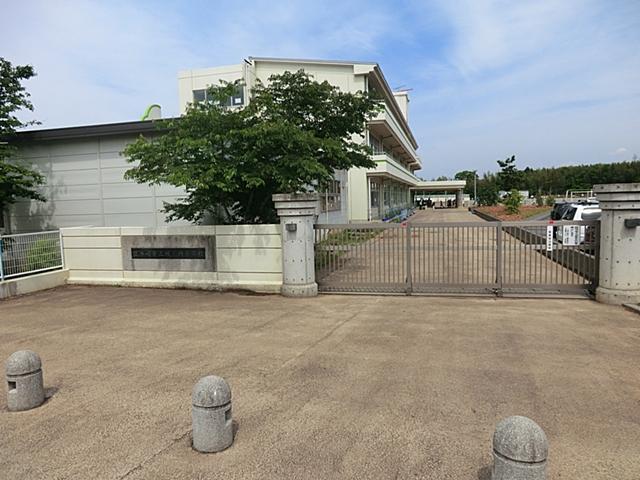 Primary school. Ryugasaki Municipal Shironouchi to elementary school 850m