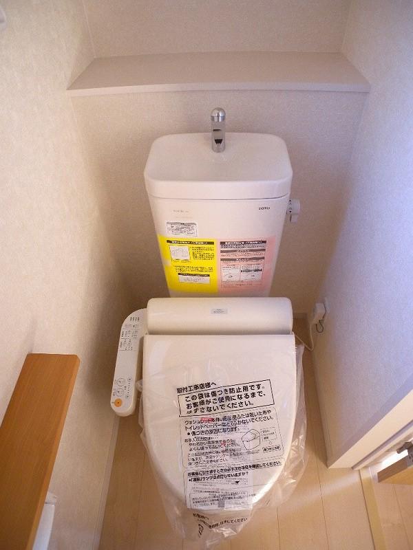 Toilet. Indoor (12 May 2013) Shooting