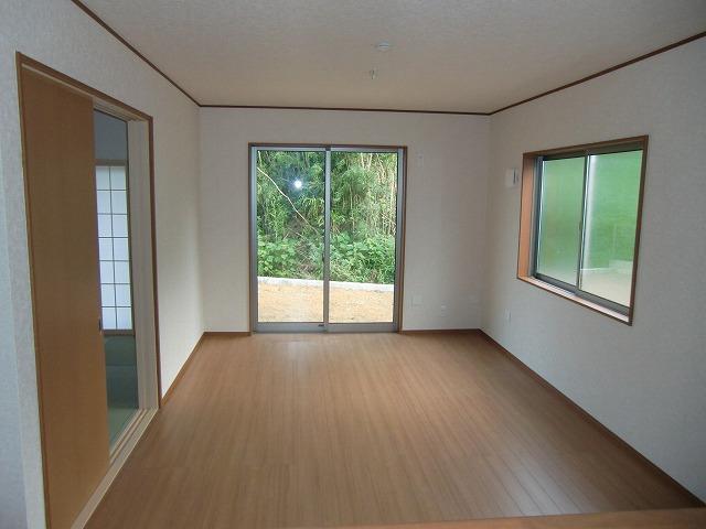 Same specifications photos (living)