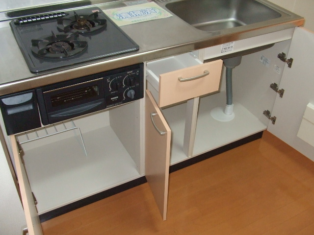 Kitchen. Cookware also Shimae refreshing  / Two-burner stove (with grill)