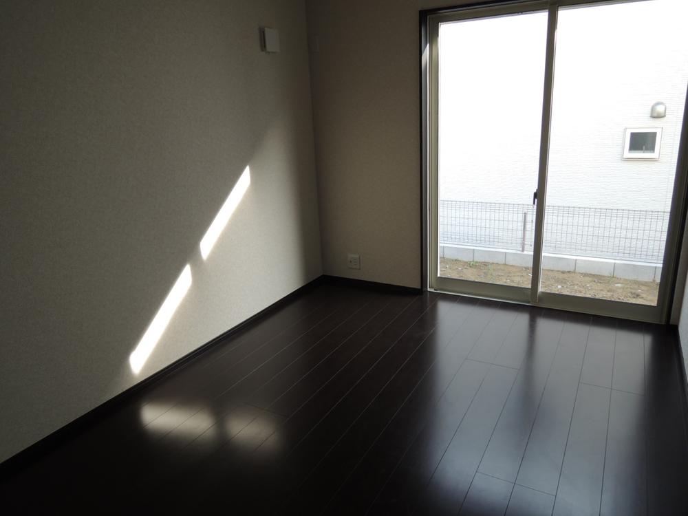 Same specifications photos (living)