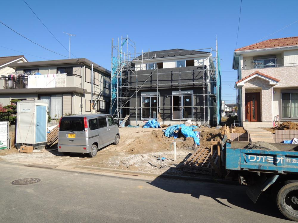 Local photos, including front road. Local (November 21, 2013) Shooting