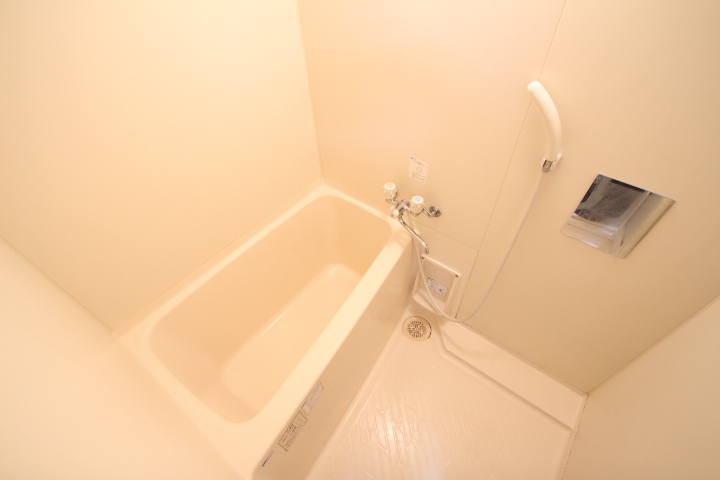 Bath. Bathroom with a clean feeling that the white tones