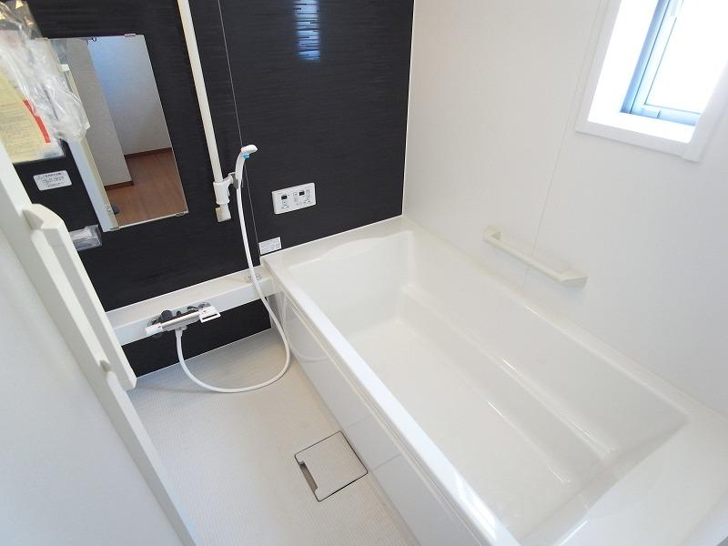 Bathroom. Hitotsubo bath with bathroom dryer