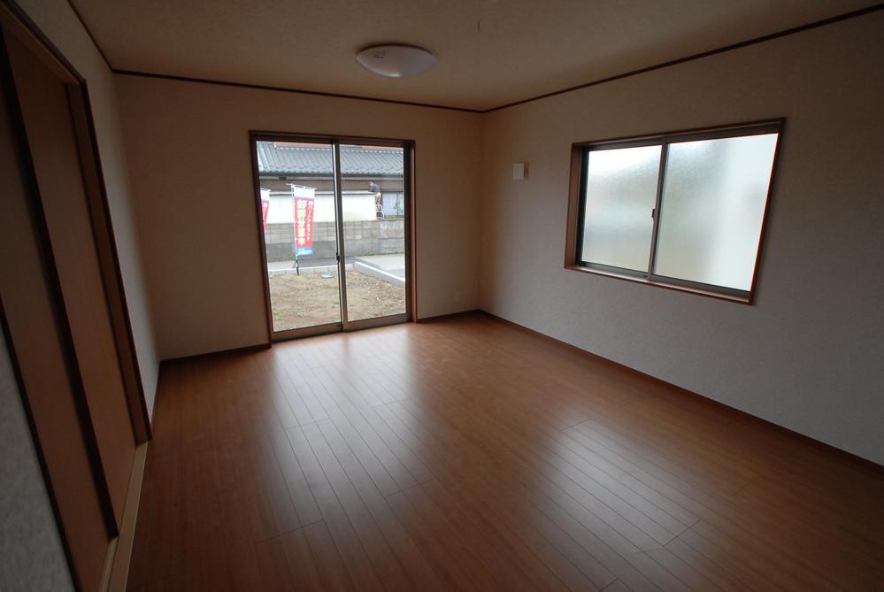 Same specifications photos (living). (1 Building) same specification