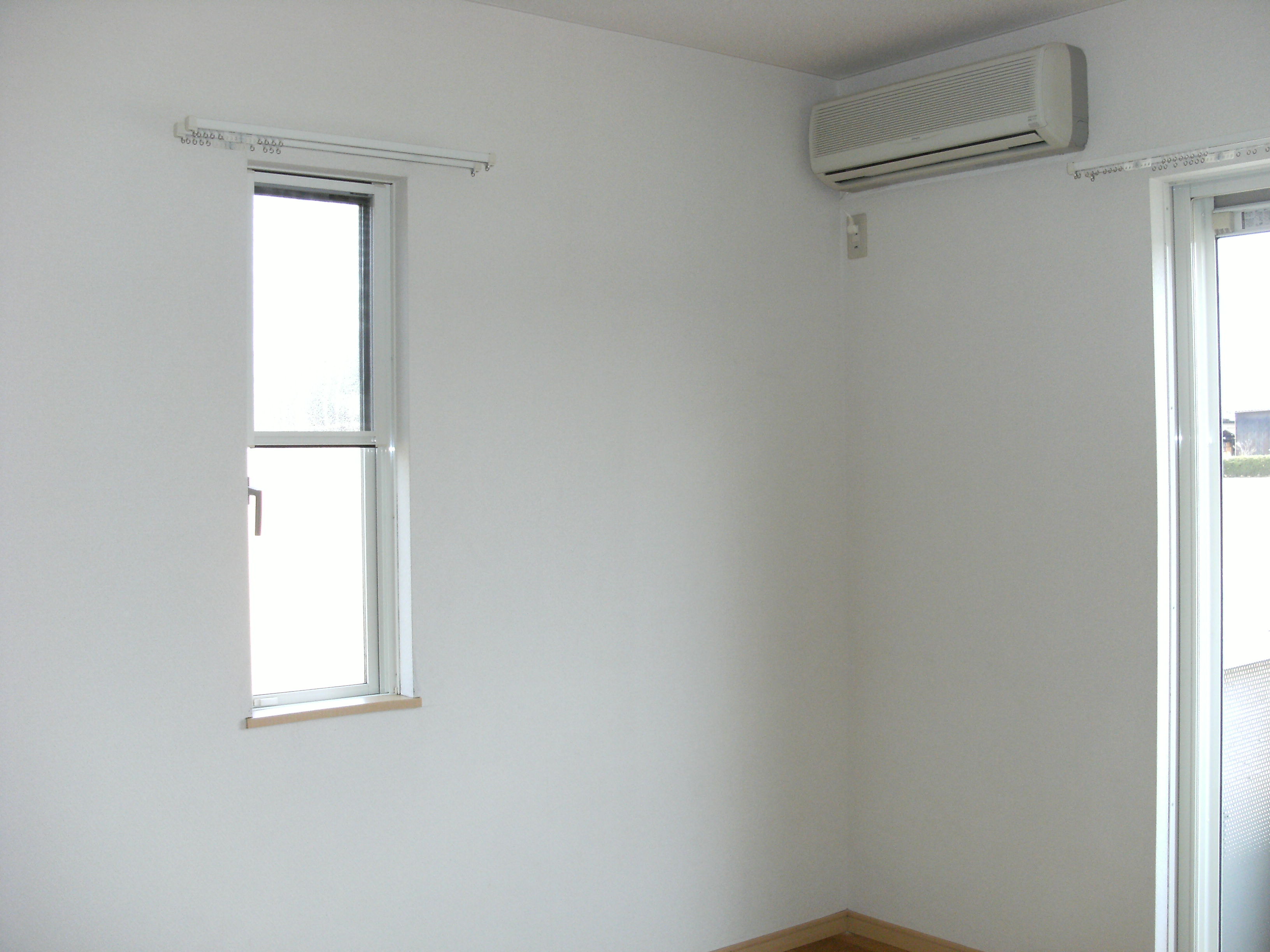 Other room space.  ※ There is a corner room window