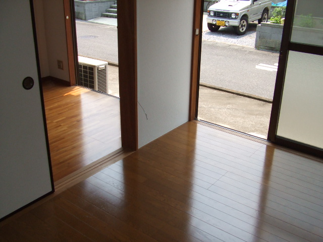 Living and room. All rooms are flooring of the room ☆ 