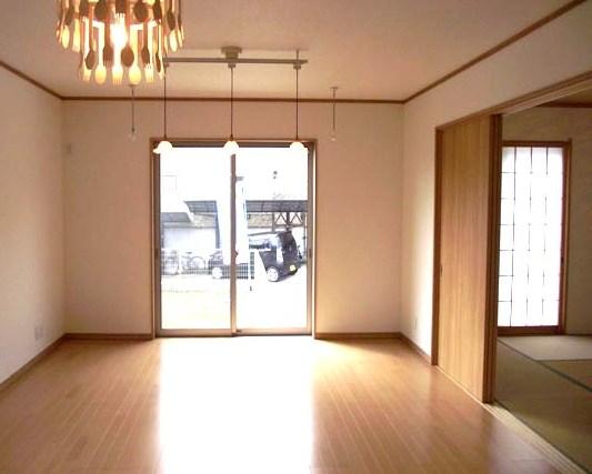 Same specifications photos (living)