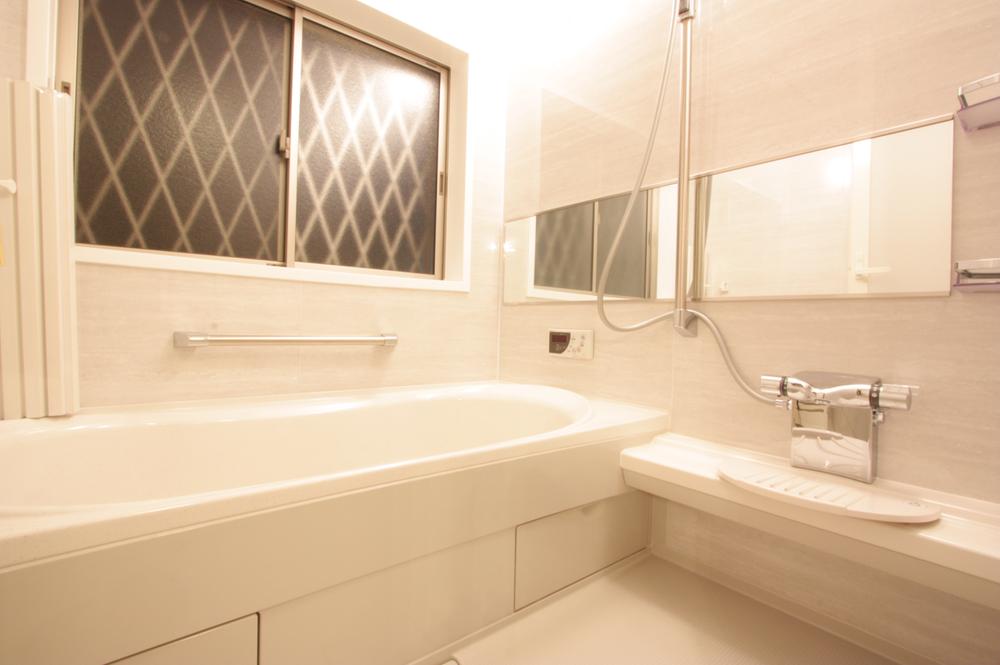 Same specifications photo (bathroom)