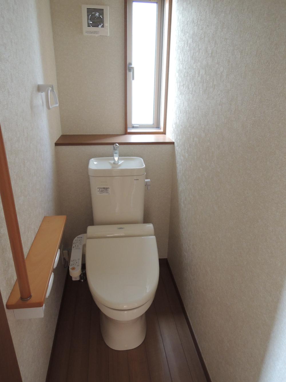 Toilet. (November 21, 2013) Shooting