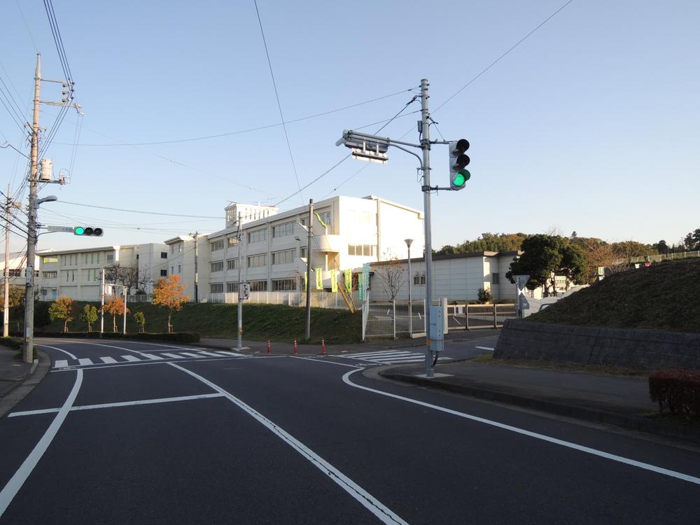 Primary school. Ryugasaki Municipal Yahara to elementary school 705m