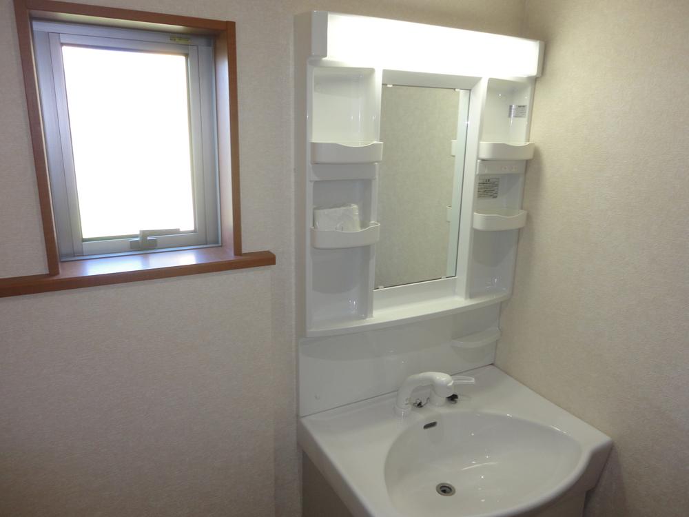 Wash basin, toilet. Indoor (10 May 2013) Shooting