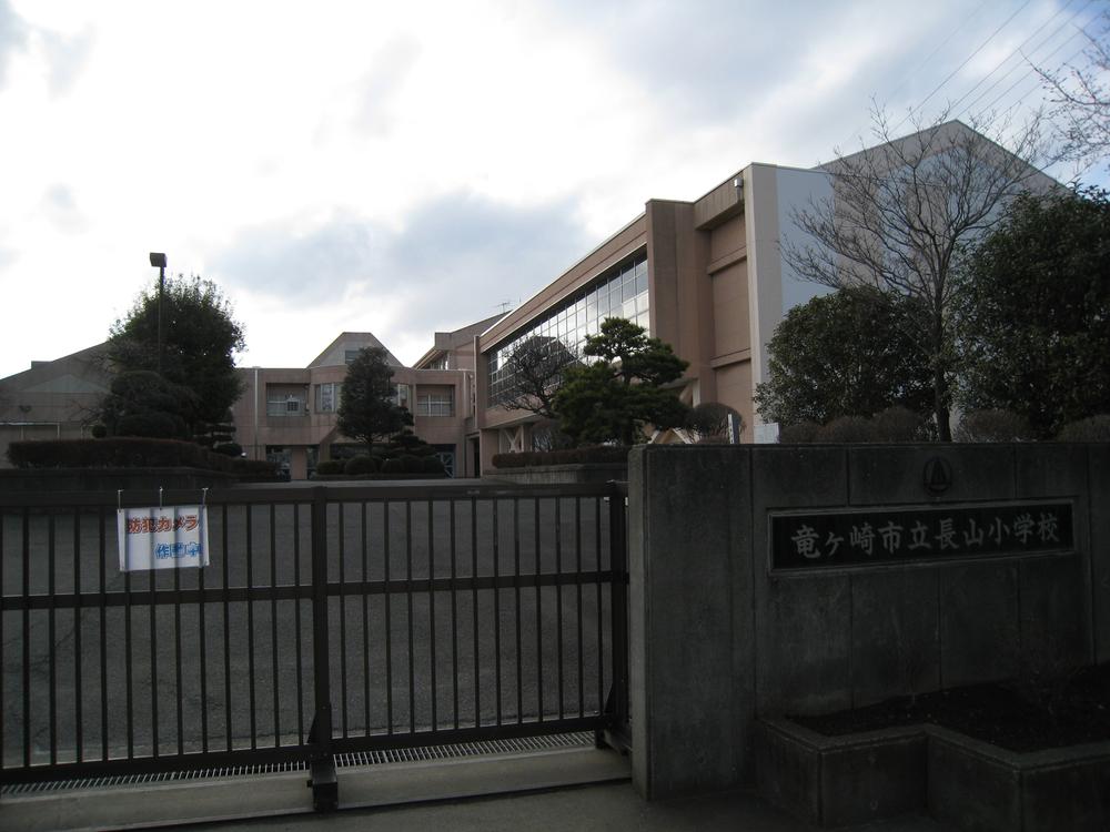 Primary school. 686m up to elementary school Ryugasaki City Ritcho Mt.