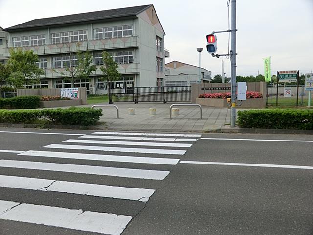 Primary school. 233m to Ryugasaki Municipal Nareuma stand elementary school