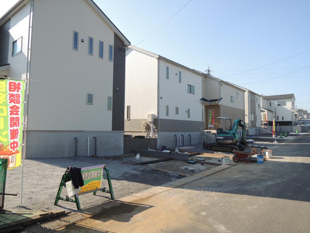 Local photos, including front road. Local (December 5, 2013) Shooting