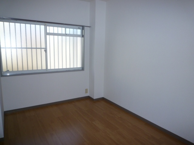 Other room space. Flooring