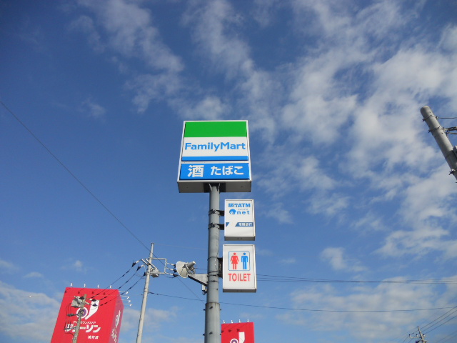 Convenience store. FamilyMart border Yamagami store up (convenience store) 995m
