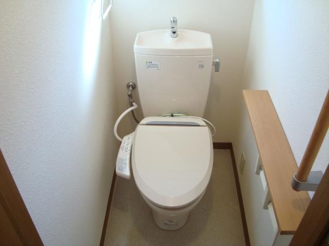 Toilet. Toilets are already toilet seat exchange. It is something useful when there is a shelf. Or place reading Dari toilet paper this ・  ・  ・ 