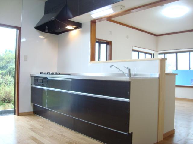 Kitchen. Change the kitchen position, Renovation in with counter. It is seen a child's face, I look forward every day of cooking