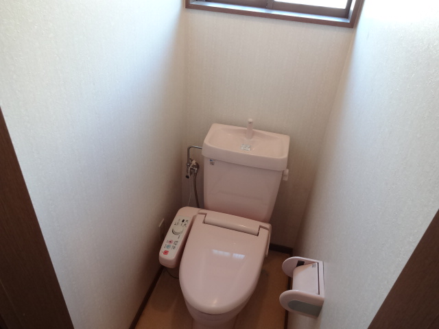 Toilet. Bidet ☆ Ventilation window