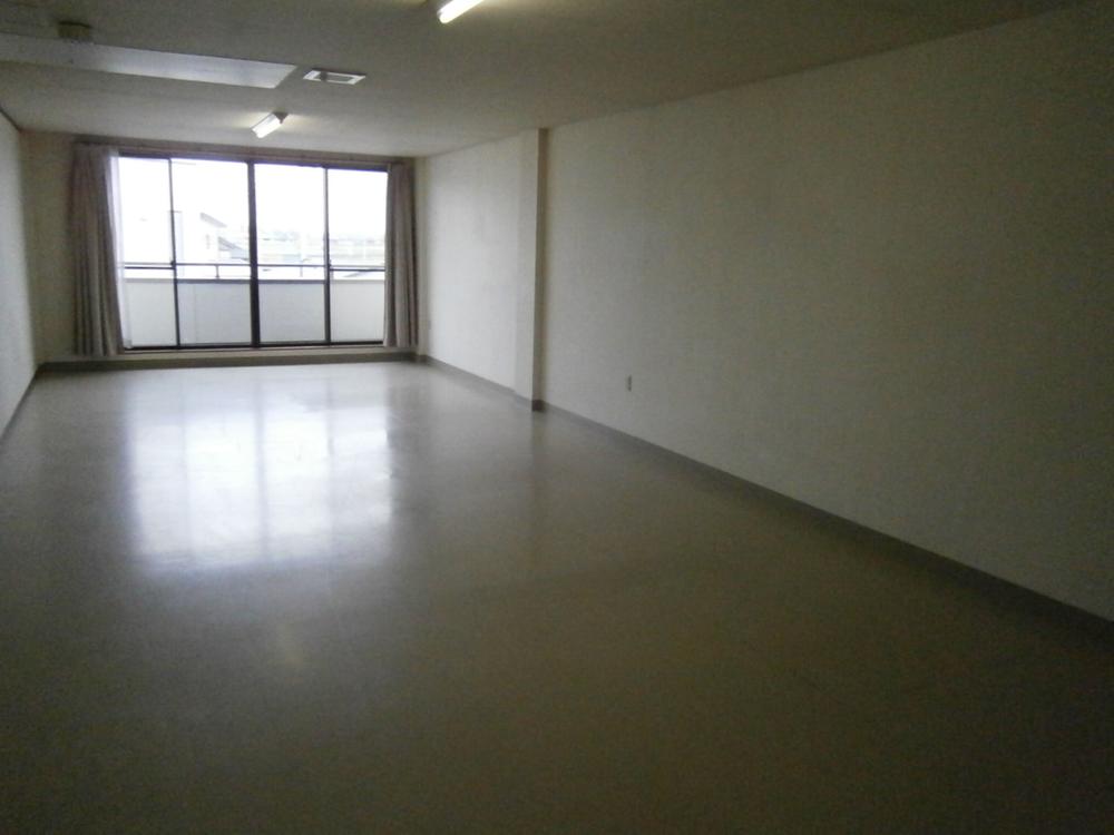Living. This size is the second floor 1 room!