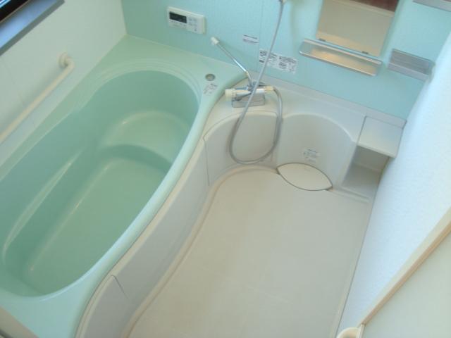 Bathroom. There is a bath on the second floor. Please heal the fatigue of the day in the spacious bathtub