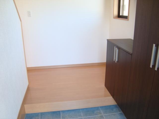 Entrance. Plenty of storage in a large cupboard! 60 feet can be stored more