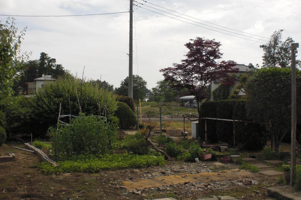 Local appearance photo. Adjacent land was also made a garden beautiful