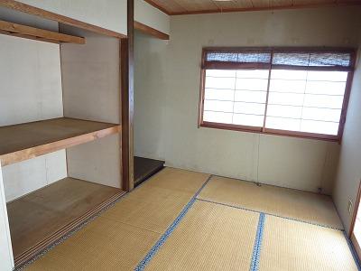 Non-living room. Japanese-style tatami mat replacement ・ Sliding door, FusumaChokawa ・ Cross Chokawa is scheduled. 