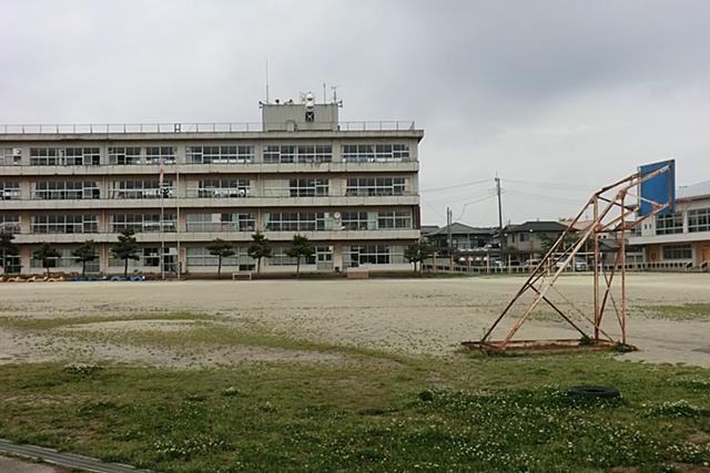 Primary school. Fujishiro until elementary school 430m
