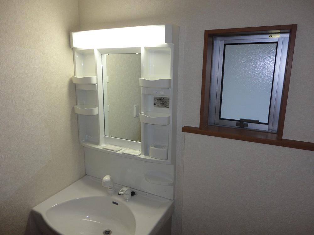 Wash basin, toilet. Indoor (10 May 2013) Shooting