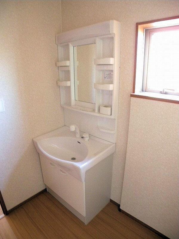 Wash basin, toilet. Indoor (12 May 2013) Shooting