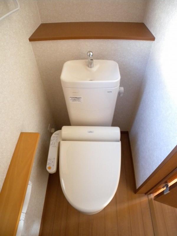 Toilet. Indoor (12 May 2013) Shooting