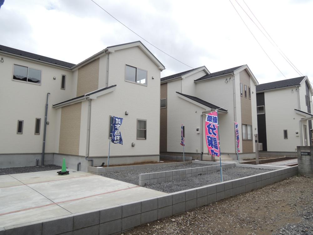 Local photos, including front road. Local (10 May 2013) Shooting