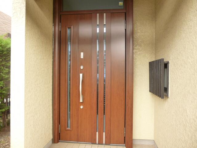 Entrance. Entrance door card key support, Thermal insulation, Security glass