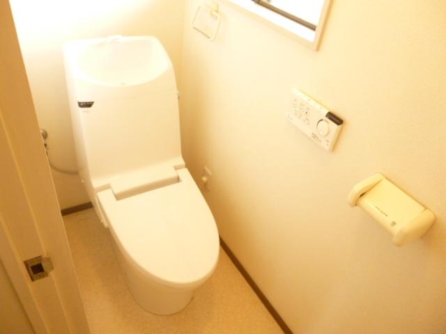 Toilet. 2F toilet