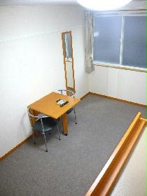 Living and room. Tables and chairs folding ・ It can be stored. 