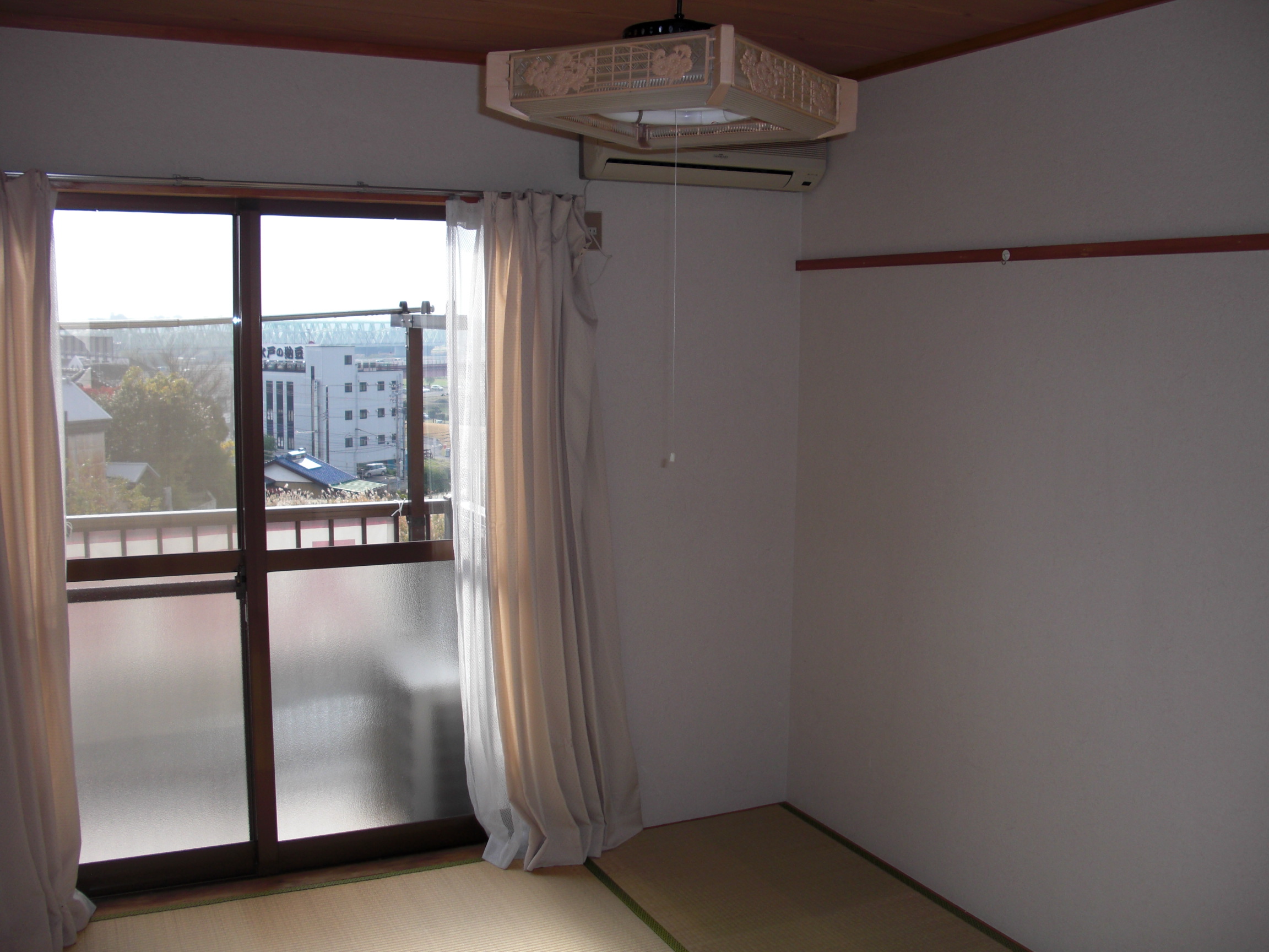 Living and room. Japanese-style room and air conditioning, Lighting is ☆