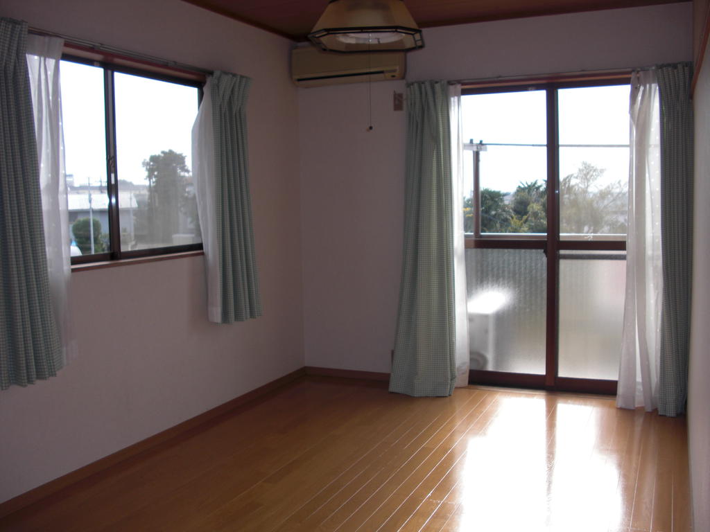 Living and room. Air conditioning, illumination, ! ! !