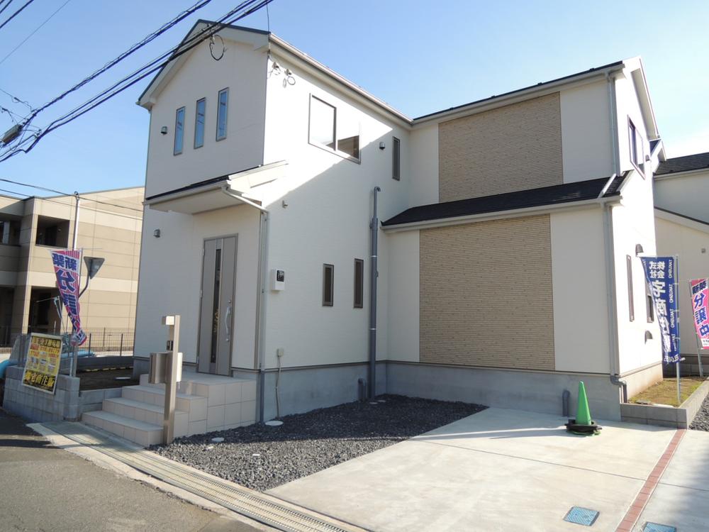 Local appearance photo. Local (11 May 2013) Shooting