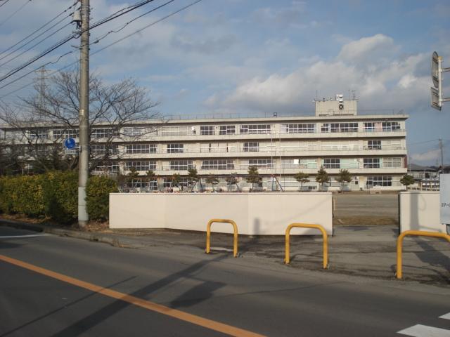 Primary school. Fujishiro 800m up to elementary school