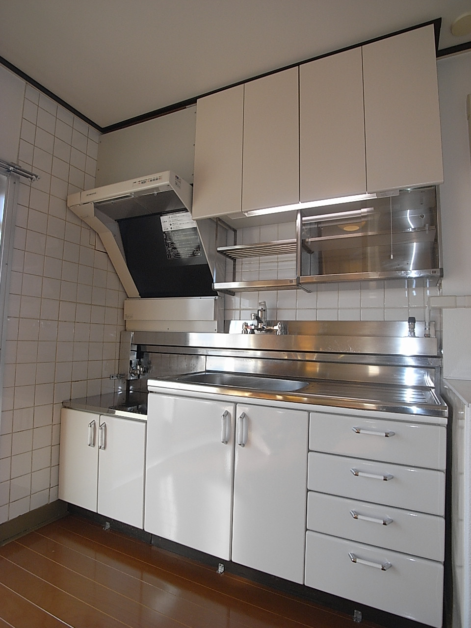 Kitchen. Range hood-type hot-water supply system