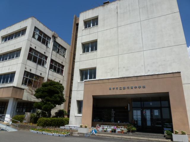 Junior high school. 700m to handle Municipal Fujishiro South Junior High School