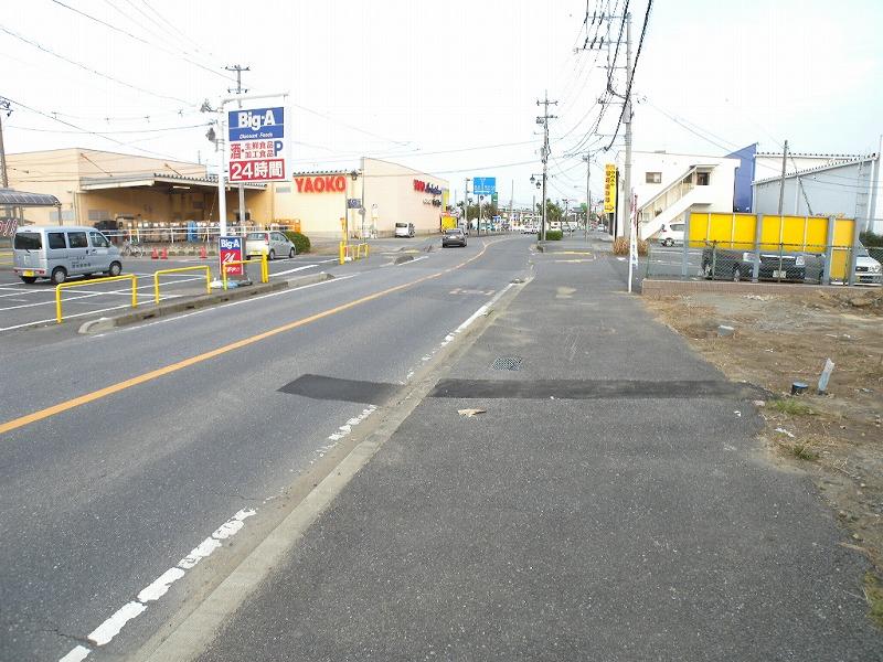 Local photos, including front road. Local (10 May 2013) Shooting